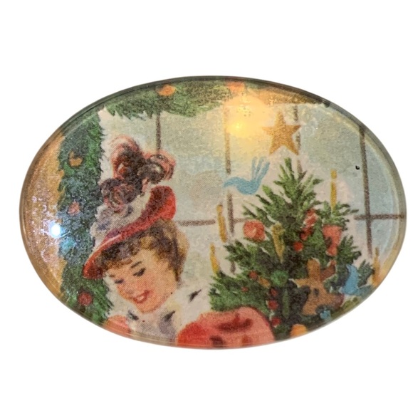 Vintage Christmas Brooch Pin Tree Holiday Festive Hat Scene - Picture 1 of 4